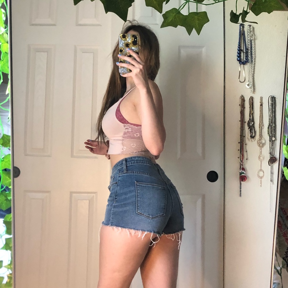high rise shortie shorts 🍑